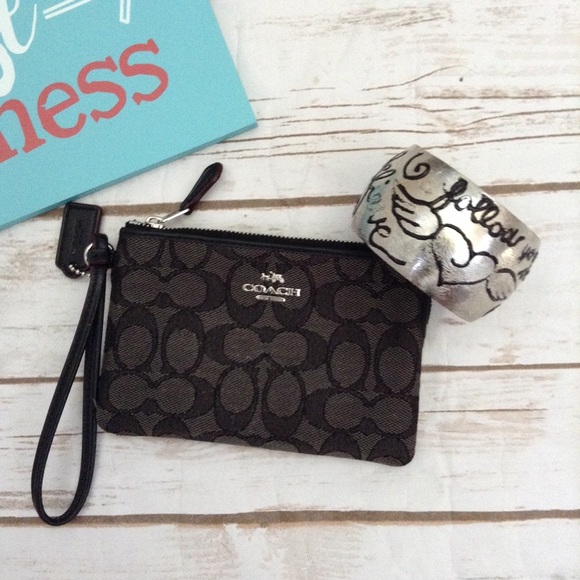 Coach Handbags - ✨Coach Corner Zip Wristlet✨